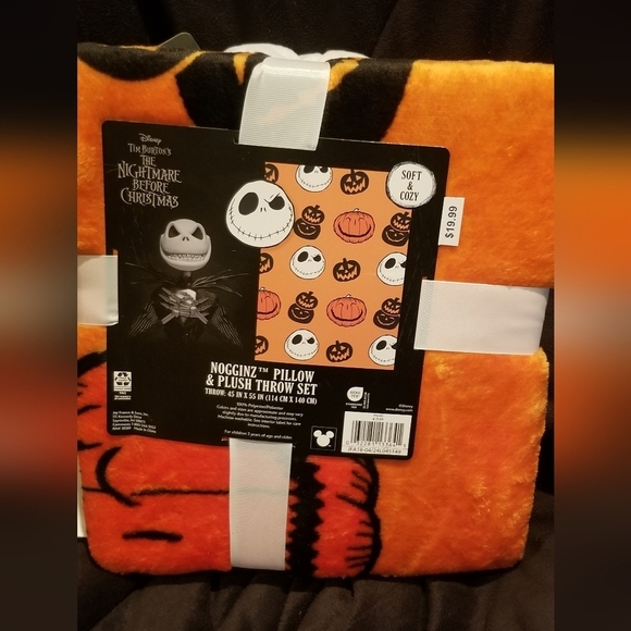 Jack Skelling Pillow & Plush Throw Set.  Measures 45" x 55". 100% Polyester NWT - Picture 1 of 2